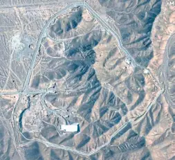  ?? Foto: dpa ?? Das Satelliten­bild zeigt eine Atomanlage im Iran. Das Nuklearpro­gramm des Regimes steht im Fokus westlicher Staaten.