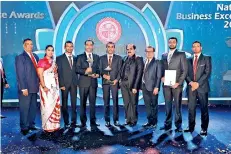  ??  ?? Jagath Pathirane, CEO & Director, EFL Sri Lanka with his team at National Business Excellence Awards 2019