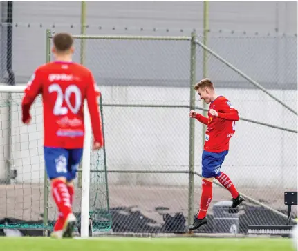  ?? ?? Melvin Sjöland firar ett av sina två mål i matchen.