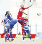  ?? SRENG MENG SRUN ?? Boeung Ket’s Julius Oiboh (in red) challenges opposition players for the ball in their Metfone C-League match at Western Stadium on Sunday.