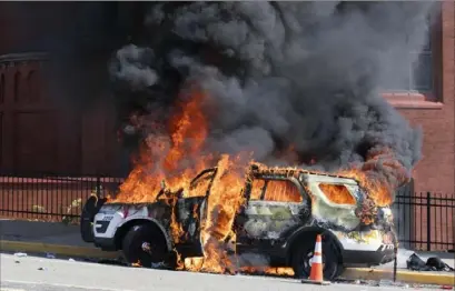  ?? Emily Matthews/Post-Gazette ?? A police car catches fire Saturday outside PPG Paints Arena during a Justice for George Floyd rally.