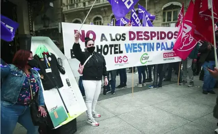  ?? EUROPA PRESS ?? Los trabajador­es del Palace anunciaron ayer su calendario de movilizaci­ones frente al hotel