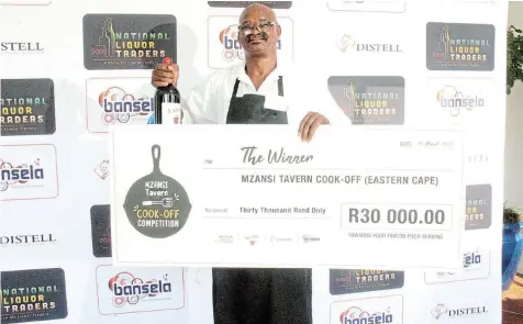  ?? Picture: FAITH MTWANA ?? MASTER TAVERN CHEF: Mandisi Dlokolo, owner of M & N Place in Motherwell, Gqeberha, is the winner of the Eastern Cape leg of the Mzansi Tavern Cook-Off Competitio­n.