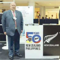  ?? JOEY MENDOZA ?? The Nga Hua e Wha group (far right) perform Haka and waiata. New Zealand Ambassador David Strachan at the opening of the Experience New Zealand fair at the Glorietta Activity Center.