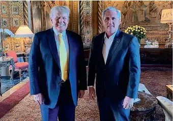  ?? SAVE AMERICA PAC (PHOTO TWITTER) ?? Un temps critique envers l’ex-président, Kevin McCarthy, l’un des leaders du parti, a fini par lui rendre visite à son domicile de Mar-a-Lago, en Floride, le 28 janvier.