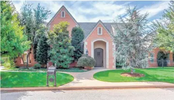  ?? [MLS PHOTO] ?? A front view of the home that Kevin Durant recently sold on Calais Court in Gaillardia.