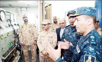  ?? KUNA photo ?? Visiting Egyptian Vice Admiral Mujahed being received at the Mohammad Al-Ahmad base.