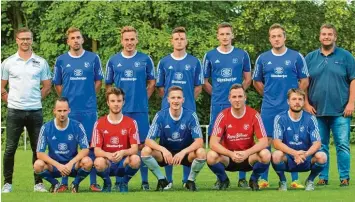  ?? Foto: Radoslaw Polizio ?? Spielfunkt­ionäre und Neuzugänge beim Kreisligis­ten FC Günzburg: (oben von links) Dirk Buchner, Christoph Bronnhuber, Chris toph Wachs, Arthur Mayer, Tobias Bader, Max Sauter, Steffen Hasenfus, (unten von links) Benedikt Megyes, Niklas Warnberger,...