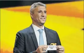  ?? FOTO: EFE ?? Hernán Crespo participó ayer en el sorteo de la fase de grupos de la Europa League