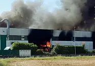  ??  ?? Il 18 agosto L’incendio alla Vidori di Vidor. L’azienda, che tratta rifiuti, è stata devastata dalle fiamme per cause non ancora ben chiare