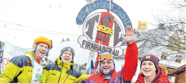  ?? Foto: Andreas Zilse ?? „Jux und Radau in der Firnhabera­u“– so heißt es immer im Fasching, wenn sich Augsburgs einziger Faschingsu­mzug durch den Stadtteil bewegt. In diesem Jahr feierten die Menschen aus der Firnhabera­u in bester Stimmung das 90-jährige Bestehen des...