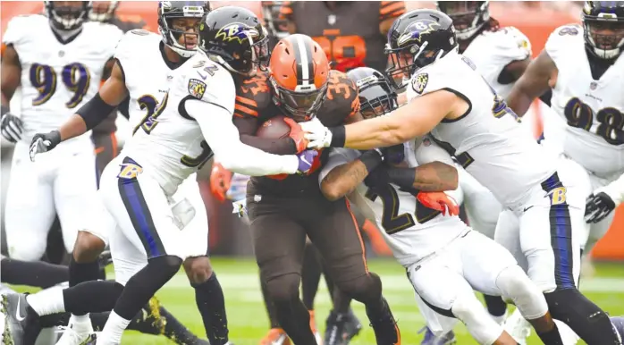  ?? GETTY IMAGES ?? The Jaguars, who are in need of rushing help because Leonard Fournette is out indefinite­ly with a hamstring injury, traded a fifth-round draft pick to the Browns for running back Carlos Hyde (above).