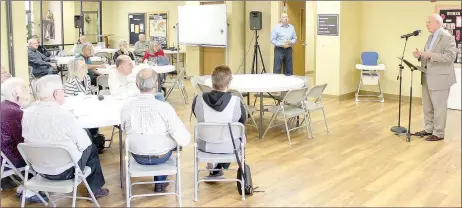  ?? Keith Bryant/The Weekly Vista ?? Mayor Peter Christie addresses the crowd gathered at the Coffee with a Cop event.