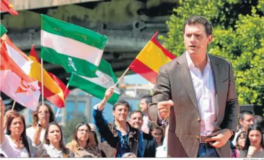  ?? JESÚS PRIETO / EP ?? El líder de Ciudadanos, Albert Rivera, en un acto de campaña celebrado ayer en Sevilla.