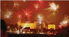  ?? Archivfoto: Xaver Habermeier ?? In sicherem Abstand zum Schloss darf in der Silvestern­acht wieder ein Feuerwerk abgebrannt werden. Die Altstadt ist tabu.