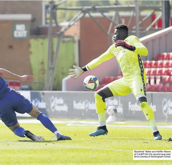  ??  ?? Bluebirds’ Wales ace Kieffer Moore of Cardiff hits the second goal past Brice Samba of Nottingham Forest