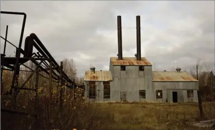  ?? JASON FRANSON, THE CANADIAN PRESS ?? A power house still stands at the historic Bitumount oil sands mining, separating and refining facility in Fort McMurray Alta.