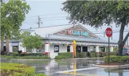  ?? MICHAEL LAUGHLIN/SUN SENTINEL ?? CrabHolic has opened at 4599 S. University Drive in Davie.