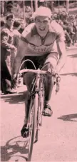  ??  ?? SCALATORE DOC Gino Bartali, nato a Ponte a Ema il 18 luglio 1914, è morto a Firenze il 5 maggio 2000. In 20 anni da pro’ ha vinto 126 corse tra cui 3 Giri d’Italia (1936-37-47), 2 Tour de France (1938-48), 4 Sanremo (1939-40-47-50), 3 Lombardia...