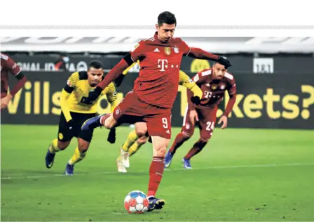  ?? REUTERS ?? King Robert: Bayern Munich’s Robert Lewandowsk­i converted a controvers­ial penalty to hand his team yet another win in the Der Klassiker against rival Borussia Dortmund.