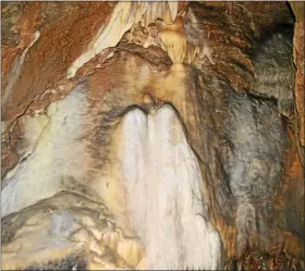  ?? SUBMITTED PHOTO - CRYSTAL CAVE ?? Angel wings formation at Crystal Cave near Kutztown.