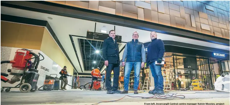  ?? KAVINDA HERATH/STUFF ?? From left, Invercargi­ll Central centre manager Kelvin Mooney, project director Geoff Cotton and Amalgamate­d Builders Ltd project director Bruce Middleton at the developmen­t.