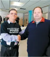  ??  ?? Jean Lapointe et Robert Benoît sont satisfaits de voir les services d’hémodialys­e être disponible­s à Gaspé. M. Lapointe avait lancé le combat il y a pratiqueme­nt deux ans.
