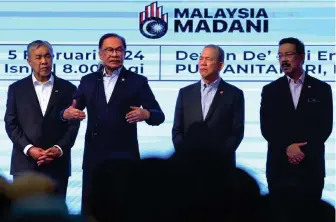  ?? Bernama photo — ?? Anwar delivers his address at the monthly assembly. From left are deputy prime ministers Datuk Seri Dr Ahmad Zahid Hamidi and Datuk Seri Fadillah Yusof, and Chief Secretary to the Government Tan Sri Mohd Zuki Ali.
