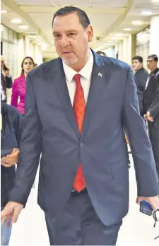  ??  ?? El senador Javier Zacarías Irún (ANR, cartista) es el único imputado para quien se pidió la orden de detención, atendiendo a que se comprobó que estaba obstruyend­o la investigac­ión.