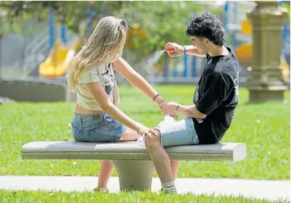  ?? FERNANDO DE LA ORDEN ?? Protección. Los parques y las plazas en el área metropolit­ana fueron los más afectados.