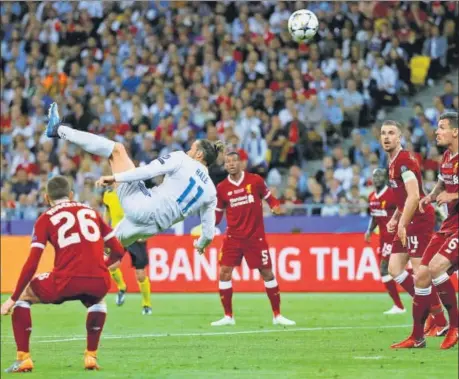  ?? REUTERS ?? Real Madrid's Gareth Bale scores their second goal with an overhead kick against Liverpool in the Champions League final in Kiev on Saturday.