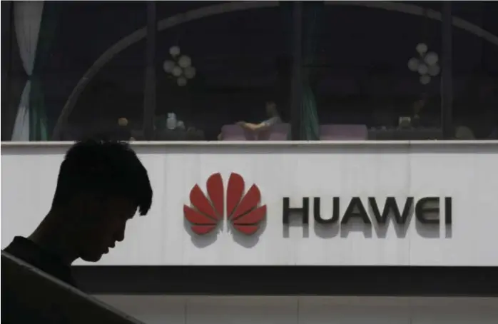  ?? Foto: Ng Han Guan, AP/NTB scanpix ?? Google avslutter samarbeide­t med Huawei om Android. Eksperter ber norske forbrukere om å følge med på opptrappin­gen av konflikten mellom USA og Kina.