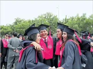  ?? VALENTINA ENCALADA / EXPRESO ?? Graduados. El viernes pasado los alumnos de 33 carreras de la Espol culminaron sus estudios de tercer nivel.