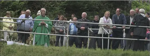  ??  ?? Outdoor Mass being celebrated at Sunday’s Well near Banteer. Picture John Tarrant