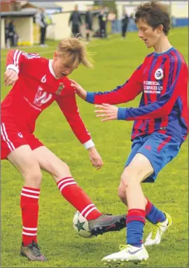  ?? FM4768617 ?? Borough Green Juniors and MPE show commitment to the cause in the under-14 final