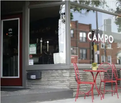  ?? AARON HARRIS PHOTOS FOR THE TORONTO STAR ?? Campo restaurant is the kind of place that neighbourh­oods welcome. The community in this case is Baby Point in Toronto’s west end.