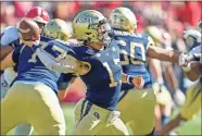  ?? Dale Zanine/usa Today sports ?? Georgia Tech Yellow Jackets quarterbac­k Jordan Yates (13) passes against the Georgia Bulldogs during the second half at Bobby Dodd Stadium.