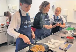  ?? ?? Cooking with gas
Evan Boyle keeps a close eye on the team’s chicken strips