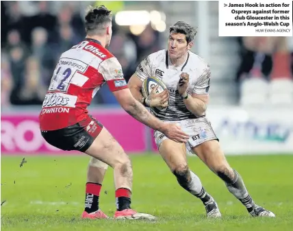  ?? HUW EVANS AGENCY ?? > James Hook in action for Ospreys against former club Gloucester in this season’s Anglo-Welsh Cup