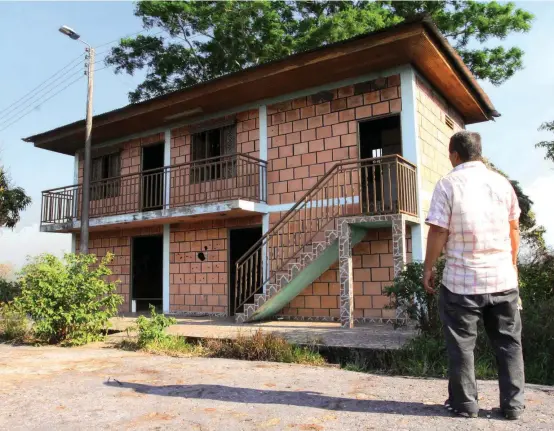  ?? FOTO RÓBINSON SÁENZ ?? La casa donde habitó el máximo jefe de las Farc Manuel Marulanda Vélez, alias “Tirofijo”, durante los diálogos del Caguán, está entre los predios que la extinta guerrilla relacionó en el listado de bienes inmuebles entregado a la Fiscalía.