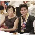  ??  ?? CABAHUG DAY CELEBRATIO­N. With the statue of Justice Sotero B. Cabahug in the background, 2019 Cabahug medalist Marc Lennard Colina (third from left) flanked by his parents, Mr. and Mrs. Colina. At left is Mandaue City Vice Mayor Carlo Fortuna. Right photo shows Marc with Mrs. Guadalupe Cabahug Latonio, the youngest child of the late Justice Sotero B. Cabahug.