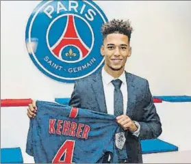  ?? FOTO: TWITTER ?? Kehrer, presentado por el PSG El defensa llega al club galo procedente del Schalke