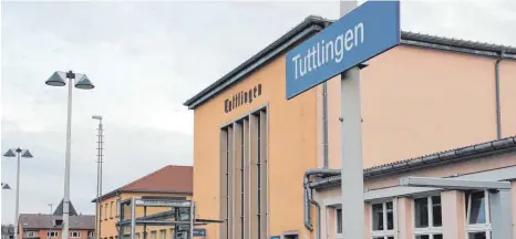  ?? FOTO: ARCHIV/ CHRISTINA SCHAFFELKE ?? Der Tuttlinger Bahnhof soll komplett neu gestaltet werden. Ein Investoren­wettbewerb läuft.