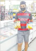  ?? Picture: SUPPLIED ?? Avikash Kumar of Nadi Back Rd with McCain’s Indian Range of snacks at Consumers Supermarke­t.