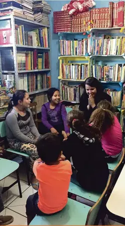  ?? Divulgação ?? Josileide Batistela, mediadora formada na primeira turma do Tp1, em Roda de Leitura no bairro Vista Bela: fruto do projeto na região norte da cidade