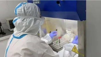  ?? (Photo courtesy of Gov. Abet Garcia) ?? GENEXPERT MACHINE. Department of Health issues license to operate a GeneXpert machine at Bataan Medical Hospital and Medical Center. The machine can conduct rapid Polymerase Chain Reaction tests for coronaviru­s disease cases and provide results in only one to two hours.