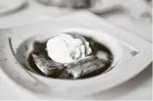  ??  ?? The Bananas Foster was invented at Brennan’s Restaurant in New Orleans in 1951.