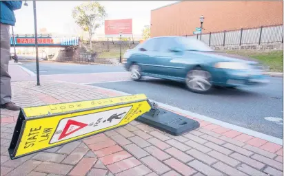  ?? JONATHAN OLSON/SPECIAL TO THE COURANT ?? A crosswalk sign at Park Street and Bartholome­w Avenue has been hit so many times that it is no longer functional.