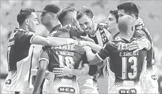  ?? Foto Afp ?? Sin complicaci­ones, los Rayados impusieron su ley en casa ante la escuadra de la UANL con un autogol de Juninho y un tanto de Avilés Hurtado