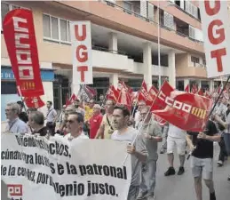  ?? DAVID GARCÍA ?? La manifestac­ión recorrió ayer Castelló, hasta llegar a la sede de Ascer.
